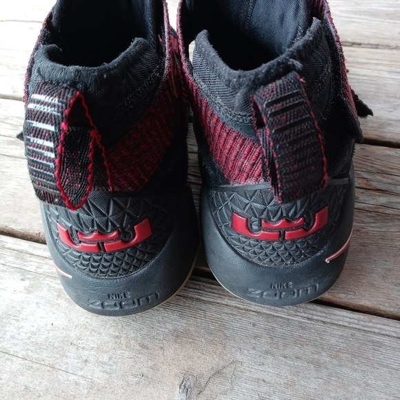 Nike Lebron James Soldier XI 11 Black Red Stardust main image 6